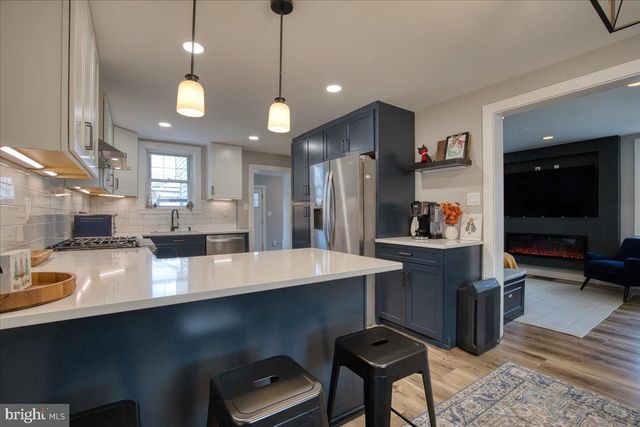 2323 S GILINGER RD, Lafayette Hill, PA 19444