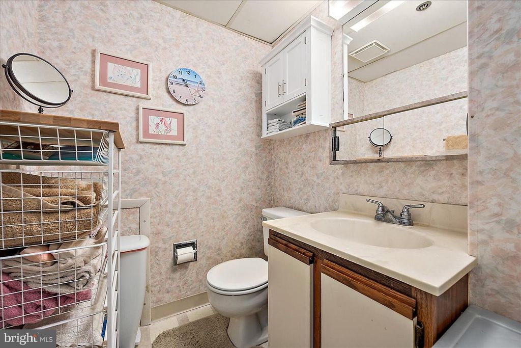 Image 20 of property listing at 5801 ATLANTIC AVE #608, Ocean City, MD 21842