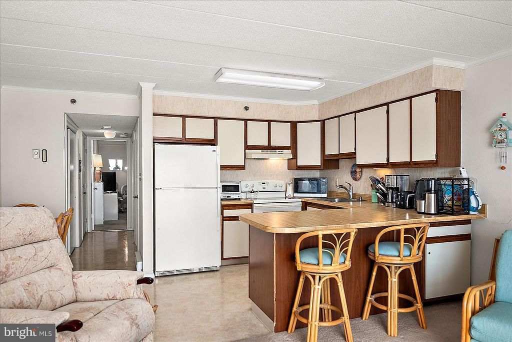 Image 7 of property listing at 5801 ATLANTIC AVE #608, Ocean City, MD 21842