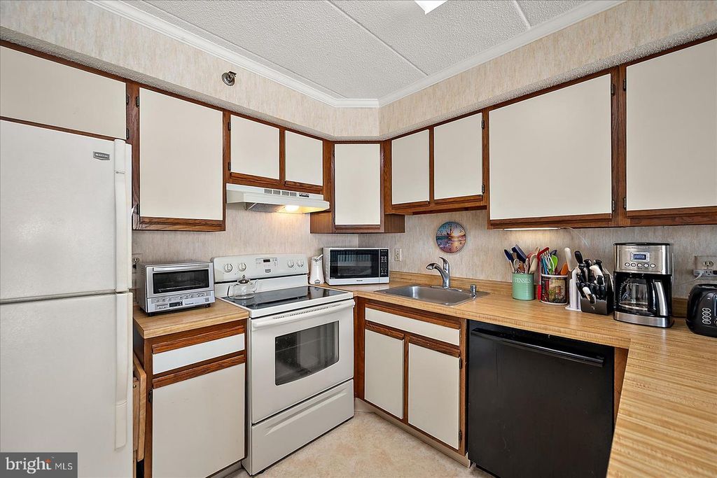 Image 9 of property listing at 5801 ATLANTIC AVE #608, Ocean City, MD 21842