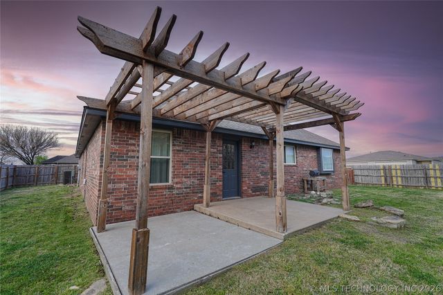 3309 E Irvington Street, Broken Arrow, OK 74014