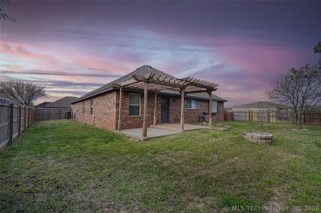 3309 E Irvington Street, Broken Arrow, OK 74014