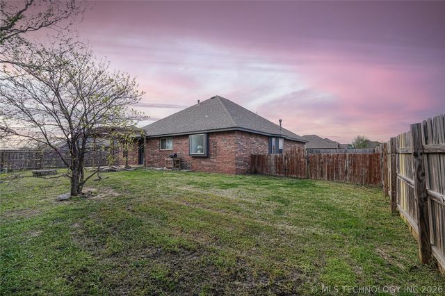 3309 E Irvington Street, Broken Arrow, OK 74014