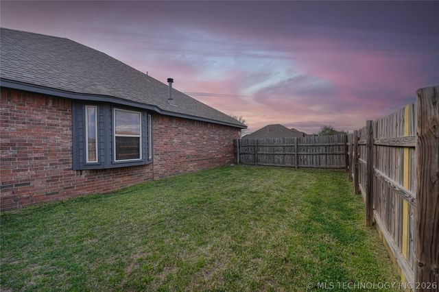 3309 E Irvington Street, Broken Arrow, OK 74014