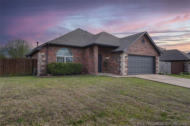 3309 E Irvington Street, Broken Arrow, OK 74014