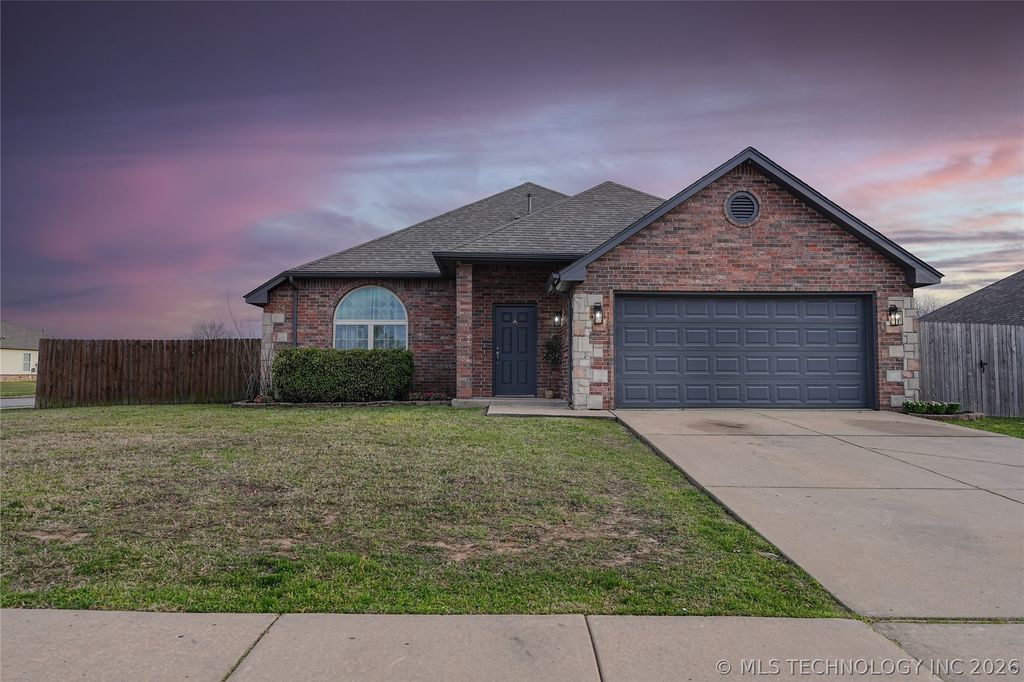 3309 E Irvington Street, Broken Arrow, OK 74014