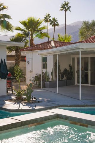 748 N Calle Rolph, Palm Springs, CA 92262