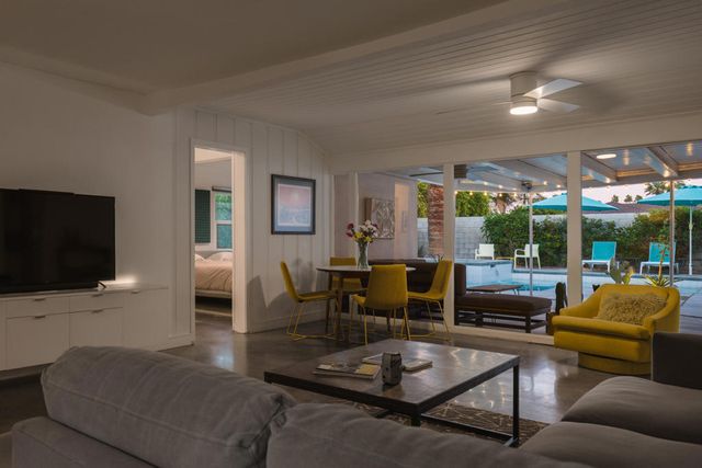 748 N Calle Rolph, Palm Springs, CA 92262