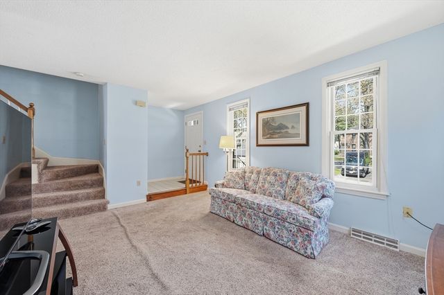 506 Wellman Ave 506, Chelmsford, MA 01863