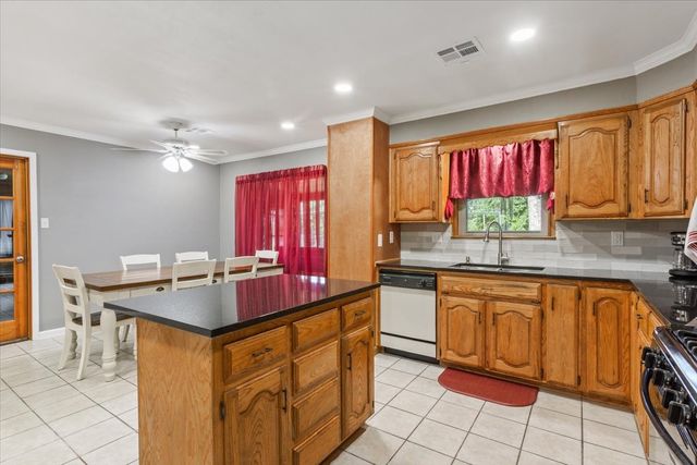 109 Hilltop Street, Riesel, TX 76682