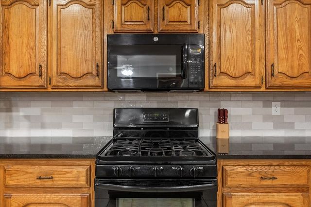 109 Hilltop Street, Riesel, TX 76682