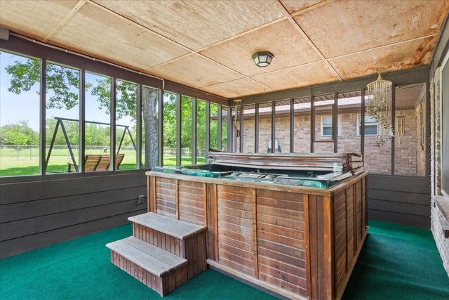 109 Hilltop Street, Riesel, TX 76682