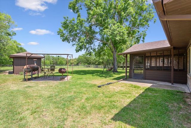 109 Hilltop Street, Riesel, TX 76682