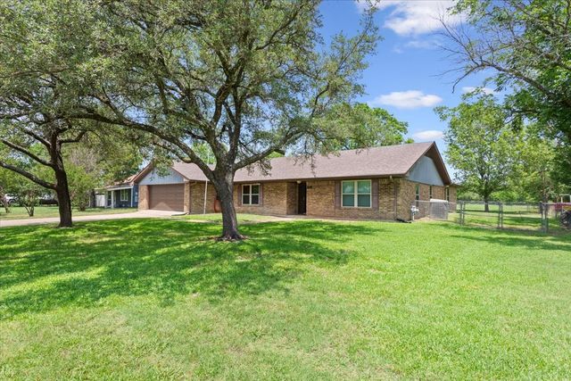 109 Hilltop Street, Riesel, TX 76682