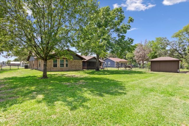 109 Hilltop Street, Riesel, TX 76682