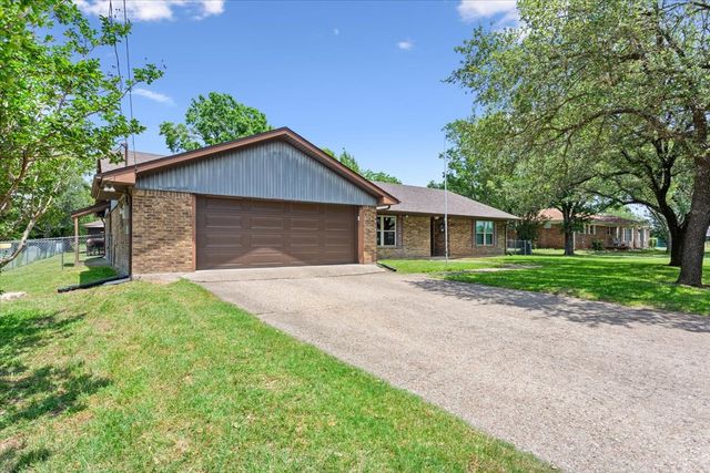 109 Hilltop Street, Riesel, TX 76682