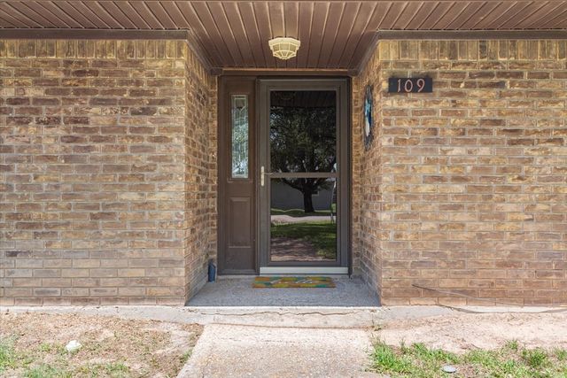 109 Hilltop Street, Riesel, TX 76682