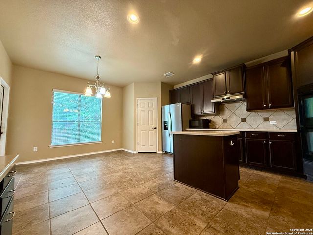 8018 Grissom Crst, San Antonio, TX 78251