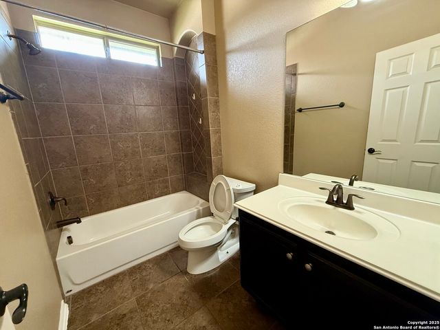 8018 Grissom Crst, San Antonio, TX 78251