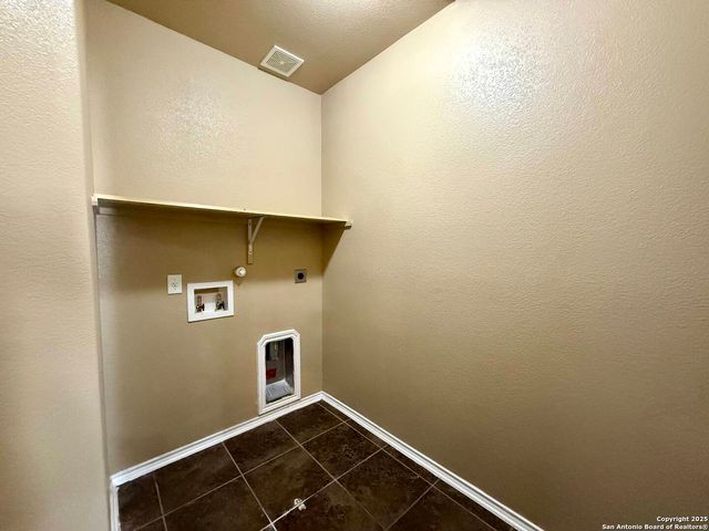 8018 Grissom Crst, San Antonio, TX 78251