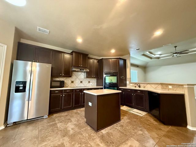 8018 Grissom Crst, San Antonio, TX 78251