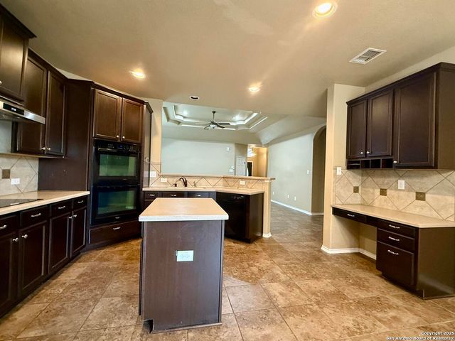 8018 Grissom Crst, San Antonio, TX 78251