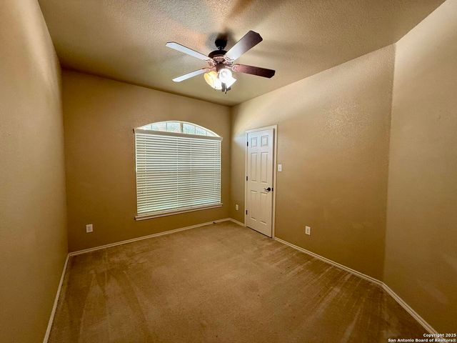 8018 Grissom Crst, San Antonio, TX 78251