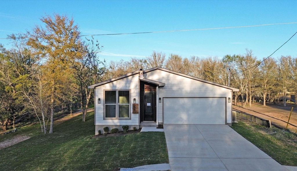 336 Nene LN, Bastrop, TX 78602