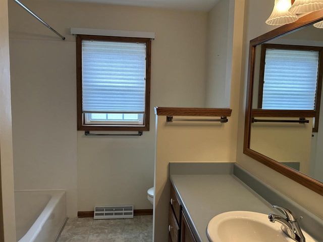 919 N Wuthering Hills Drive, Janesville, WI 53546