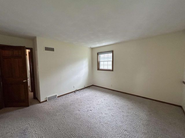 919 N Wuthering Hills Drive, Janesville, WI 53546