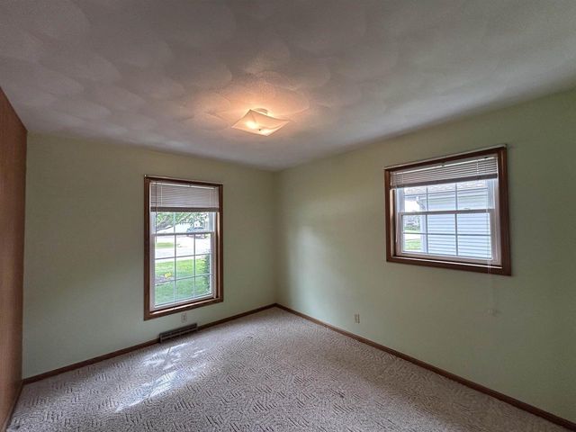 919 N Wuthering Hills Drive, Janesville, WI 53546