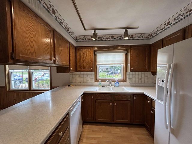 919 N Wuthering Hills Drive, Janesville, WI 53546
