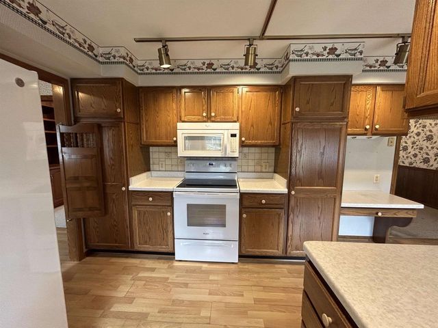 919 N Wuthering Hills Drive, Janesville, WI 53546