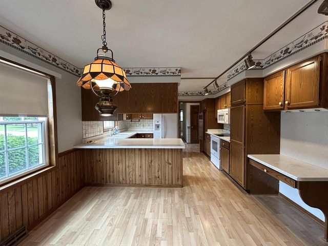 919 N Wuthering Hills Drive, Janesville, WI 53546