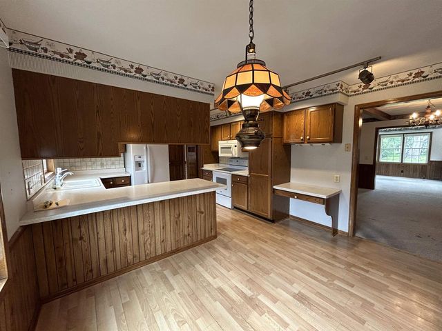 919 N Wuthering Hills Drive, Janesville, WI 53546