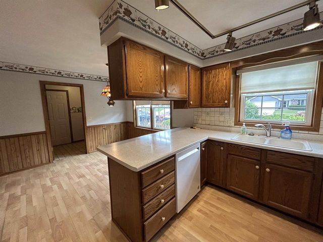 919 N Wuthering Hills Drive, Janesville, WI 53546