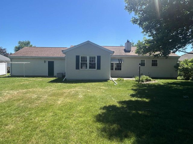 919 N Wuthering Hills Drive, Janesville, WI 53546