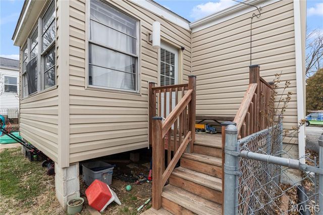 10812 Saint Francis Lane, St Louis, MO 63074