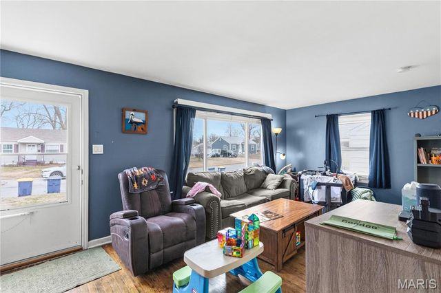 10812 Saint Francis Lane, St Louis, MO 63074