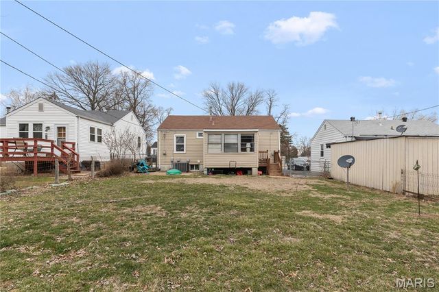 10812 Saint Francis Lane, St Louis, MO 63074