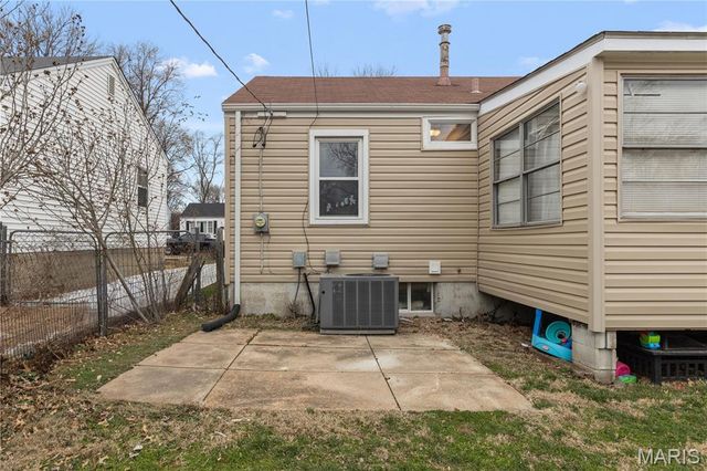 10812 Saint Francis Lane, St Louis, MO 63074