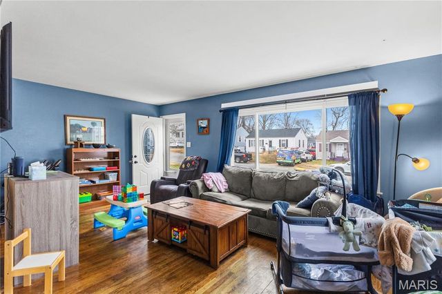 10812 Saint Francis Lane, St Louis, MO 63074