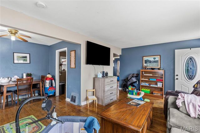 10812 Saint Francis Lane, St Louis, MO 63074