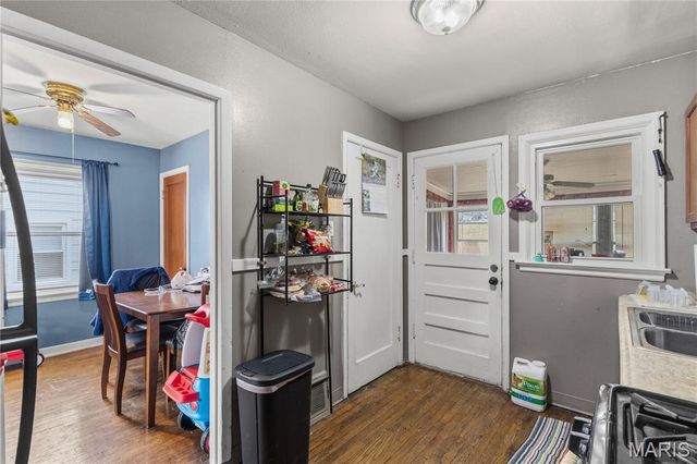 10812 Saint Francis Lane, St Louis, MO 63074