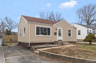 10812 Saint Francis Lane, St Louis, MO 63074