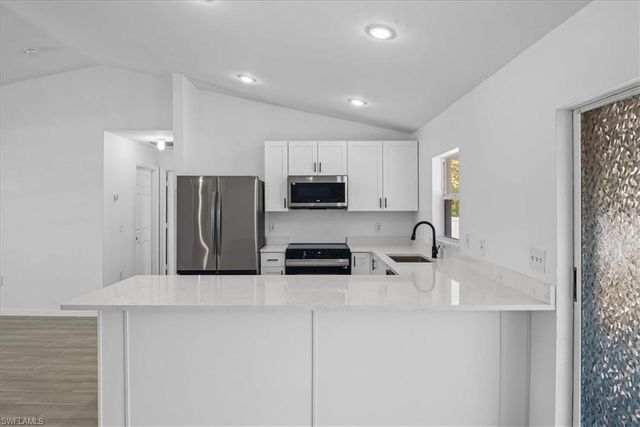 322 NE 26th TER, Cape Coral, FL 33909