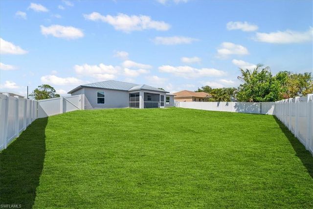 322 NE 26th TER, Cape Coral, FL 33909