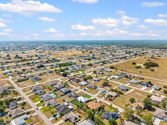 322 NE 26th TER, Cape Coral, FL 33909