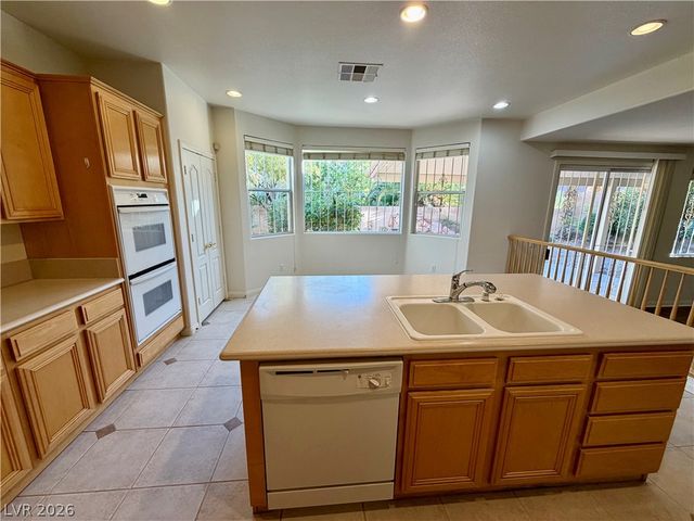 2736 CAROLINA BLUE Avenue, Henderson, NV 89052