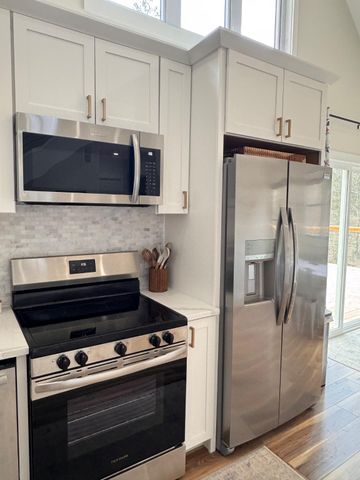 656 WILDLIFE DR, Lost City, WV 26810